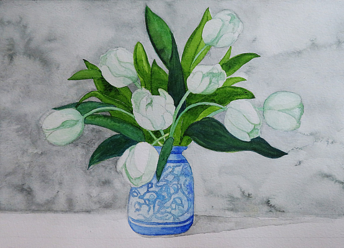 花瓶と白いチューリップ