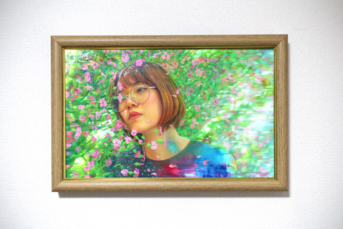 木製の額縁つき