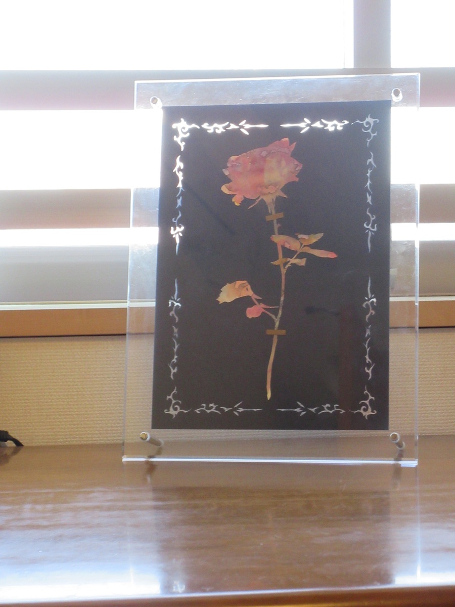 作品を実際に飾った様子の一例です。(額縁は付属しません。ご了承ください)