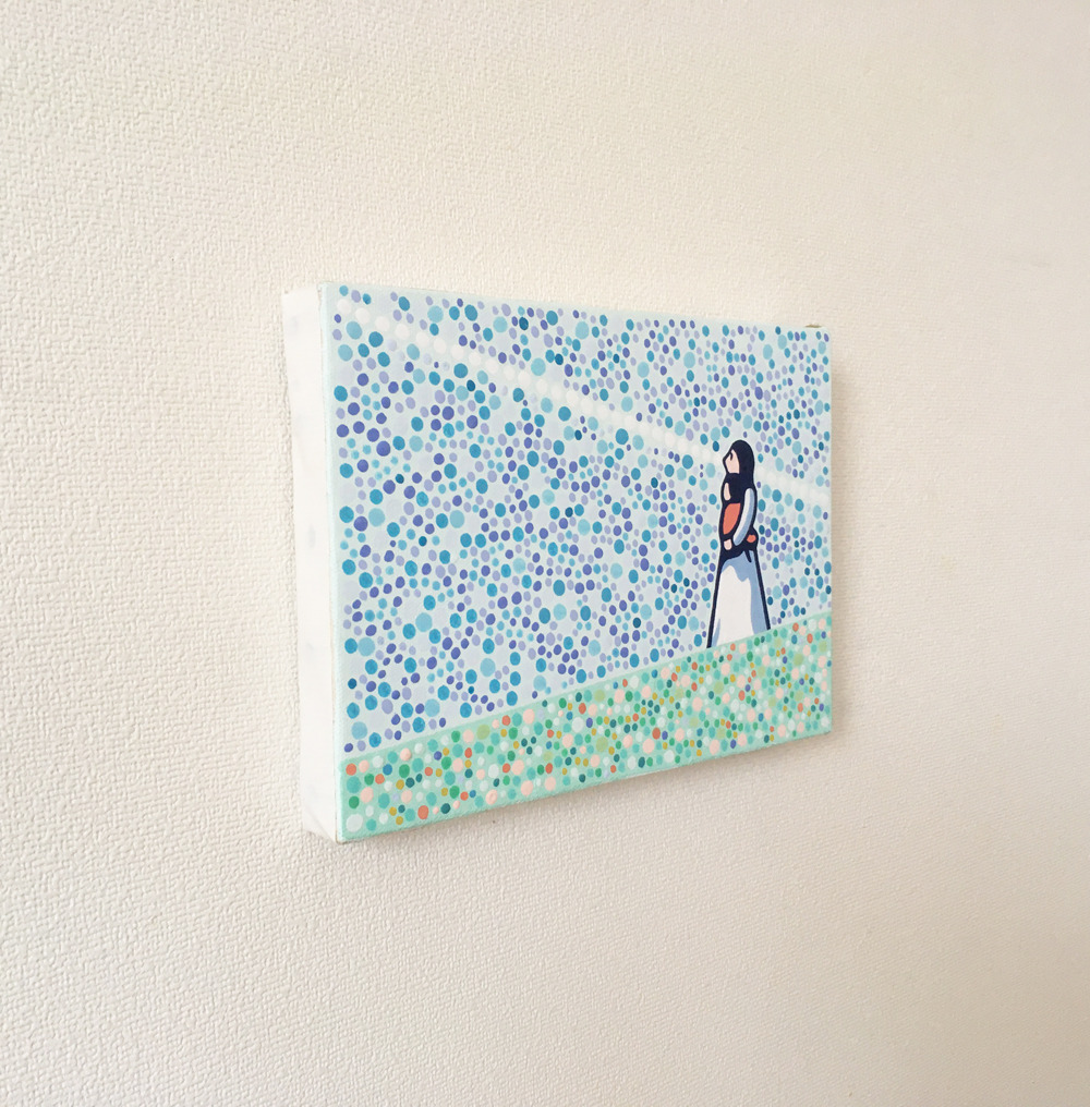 斜めから撮影しました。側面には白いテープを巻いています。