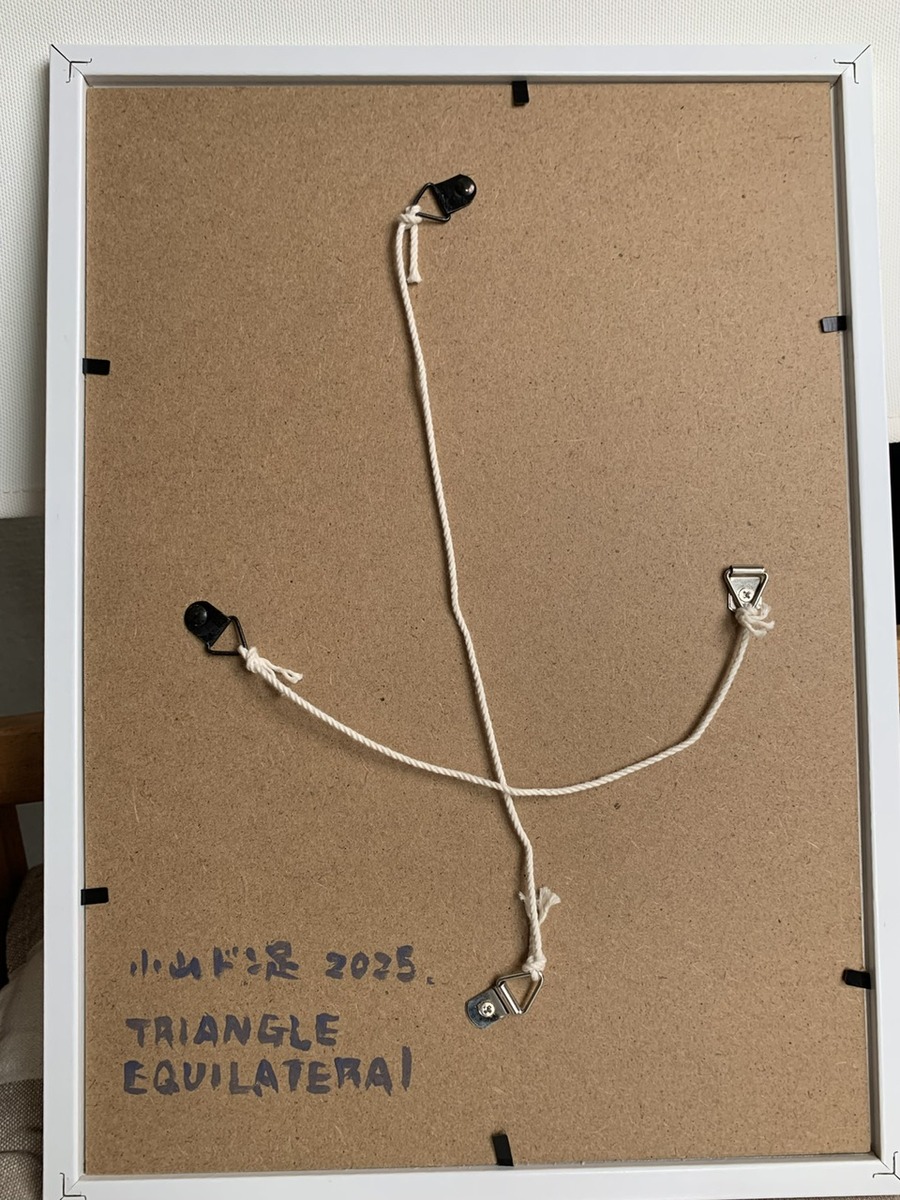 縦横の紐でどの向きでも展示が可能です。