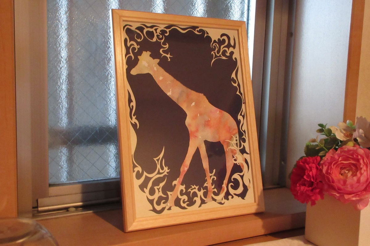 作品を実際に飾った様子の一例です。(額縁は付属しません。ご了承ください)