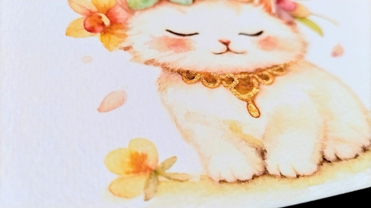 首輪の金属部分には、煌めく金色を使用しております。