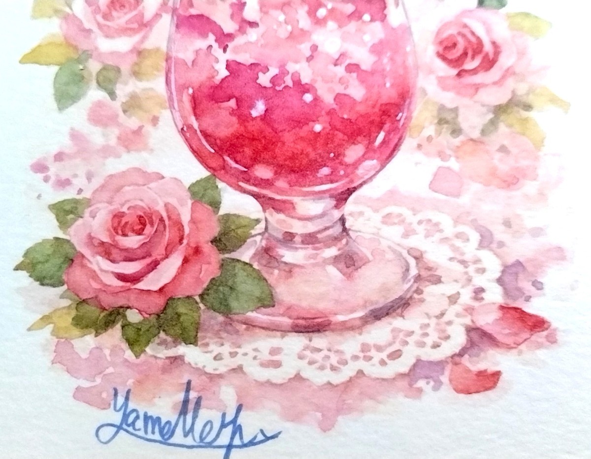 Dr.マーチン インディアインクで鮮やかな光の粒子を、色鉛筆で薔薇の花びらの柔らかな重なりやレースの網目を緻密に描写。手に取った時にその密度を感じていただける仕上がりです。